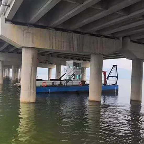 高層河川湖の最高の港湾航路浚渫プラントでの砂および粘土の浚渫作業用にカスタマイズされた 6 ～ 20 インチのカッターヘッドを備えた吸引浚渫船